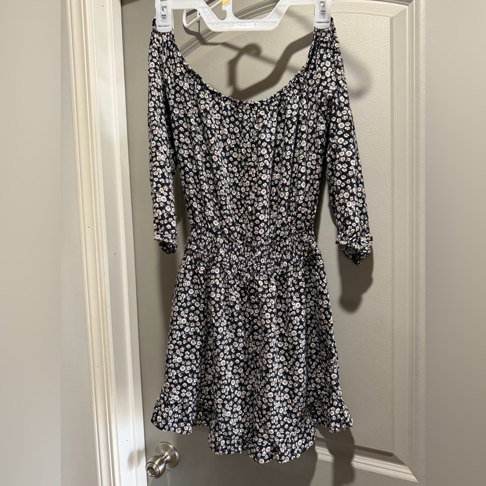 Women’s Hollister jumper w shorts